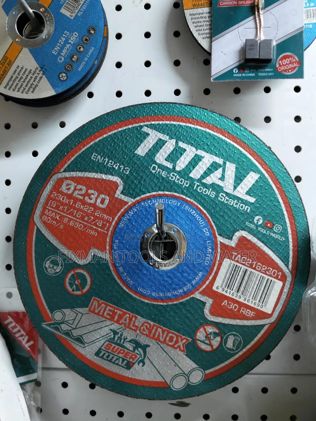 New Makita Angle Grinder 2100 Watts 9 Inches With FREE Cutting Disc