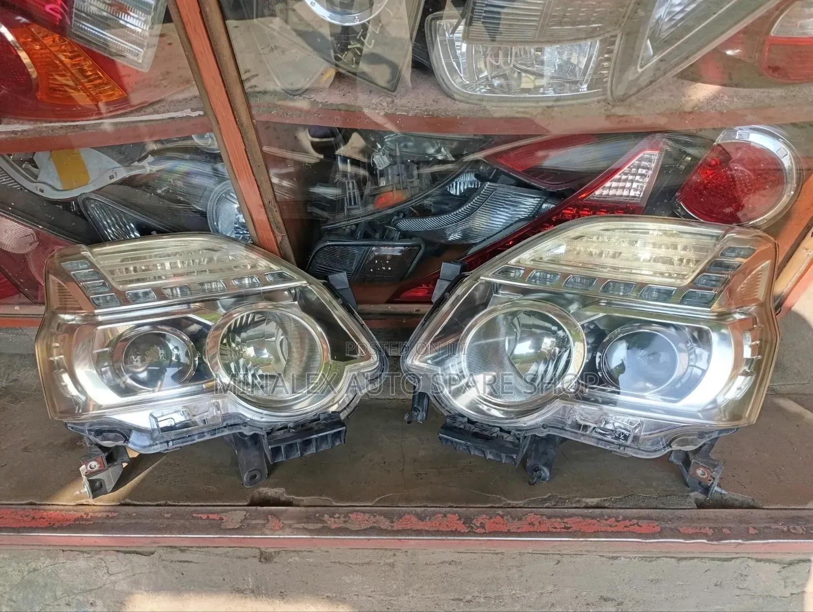 Nissan X-Tril NT 31 Headlight Zenon Type Complete With Zenon and Bulb