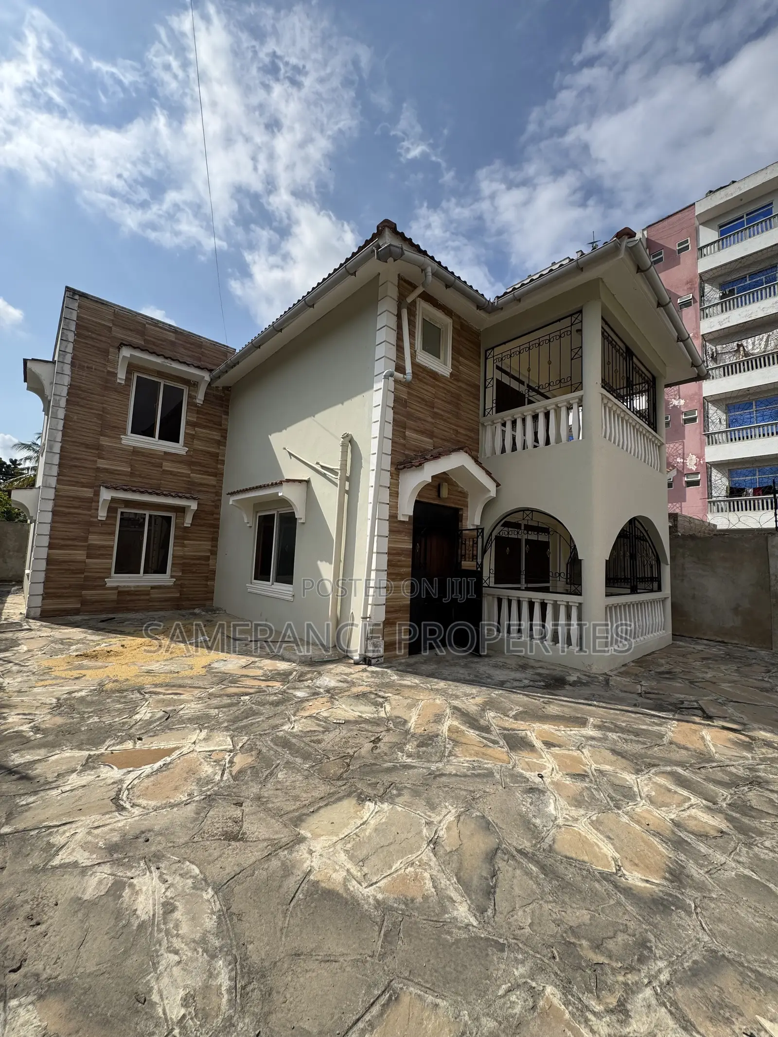 5bdrm Villa in Utange for sale
