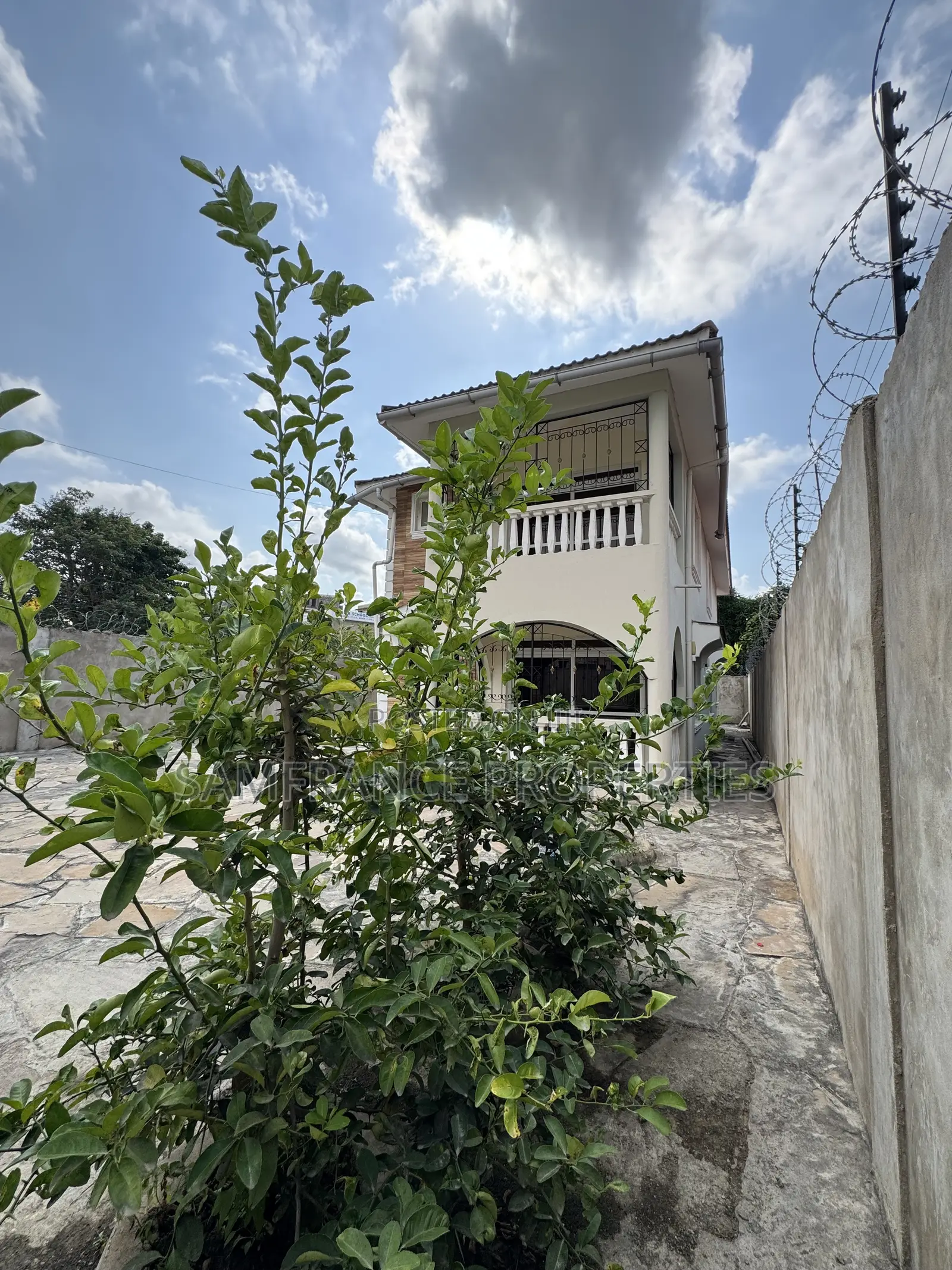 5bdrm Villa in Utange for sale