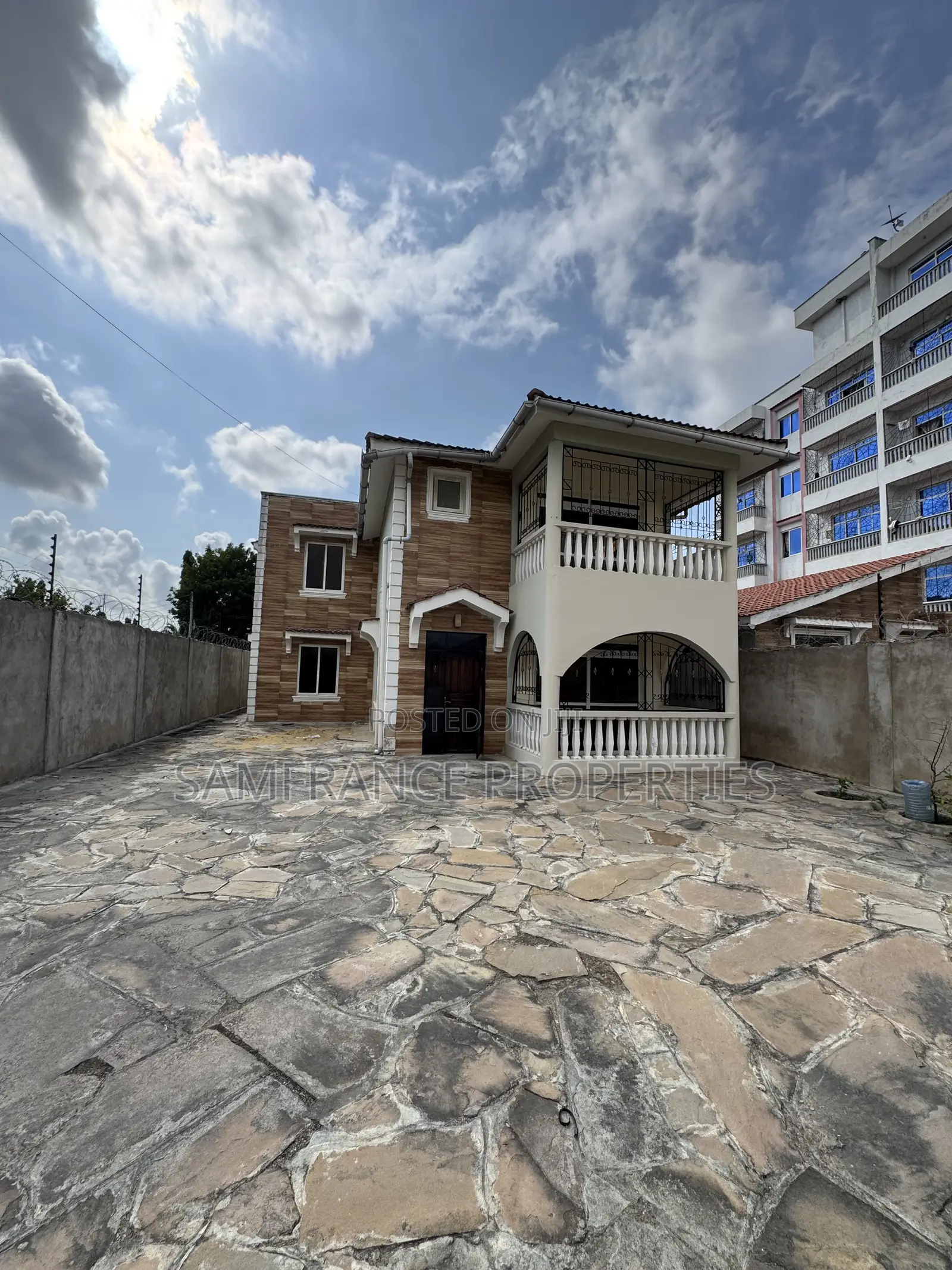 5bdrm Villa in Utange for sale