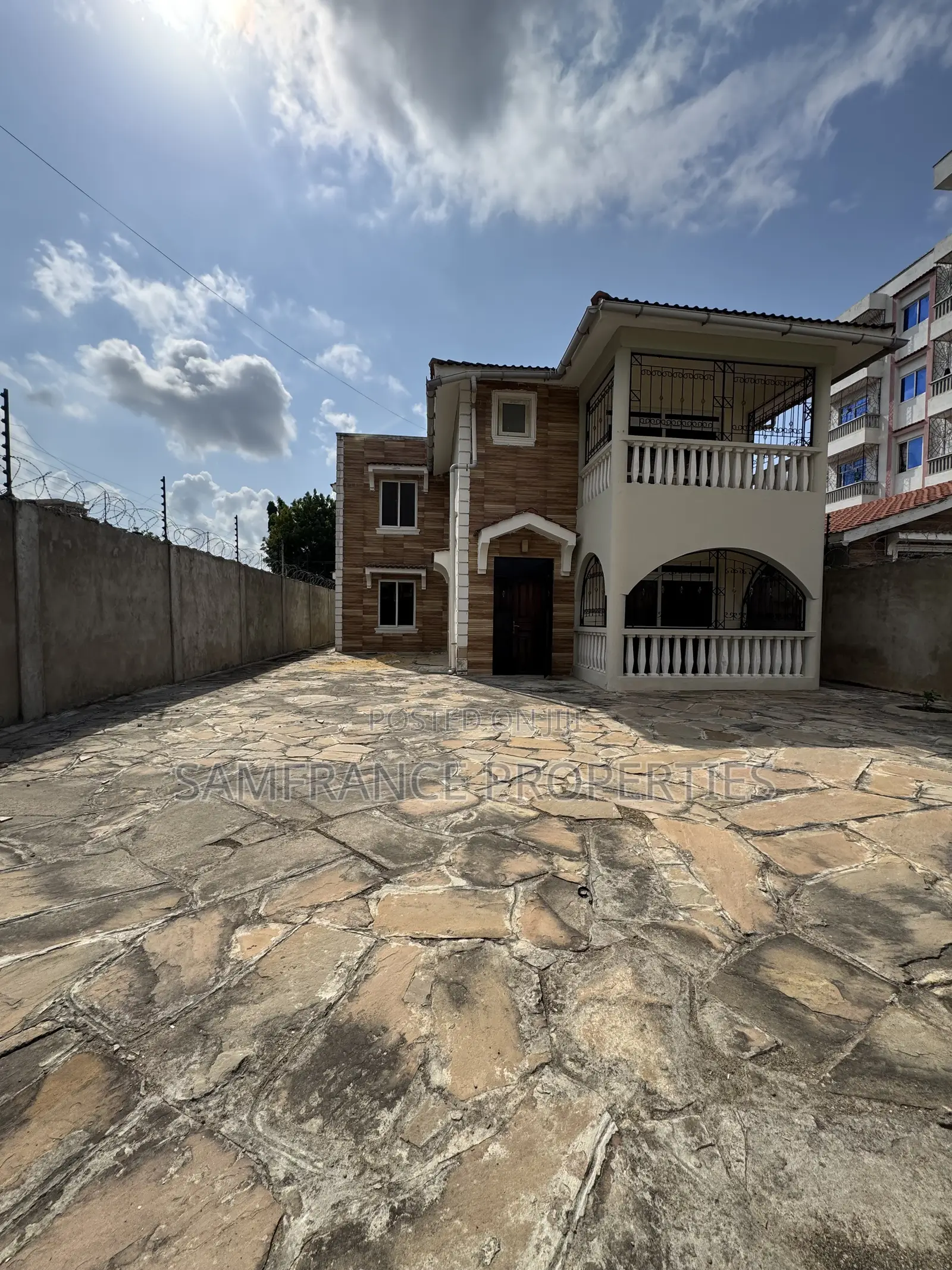 5bdrm Villa in Utange for sale