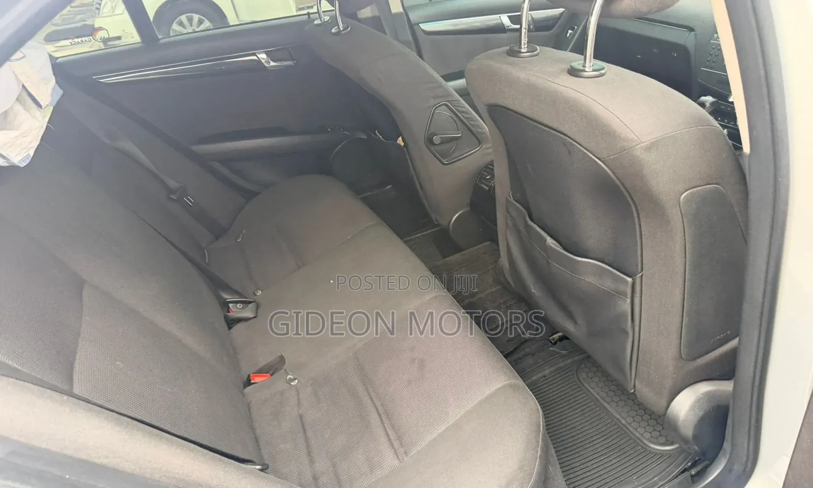 Mercedes-Benz C180 2011 Silver
