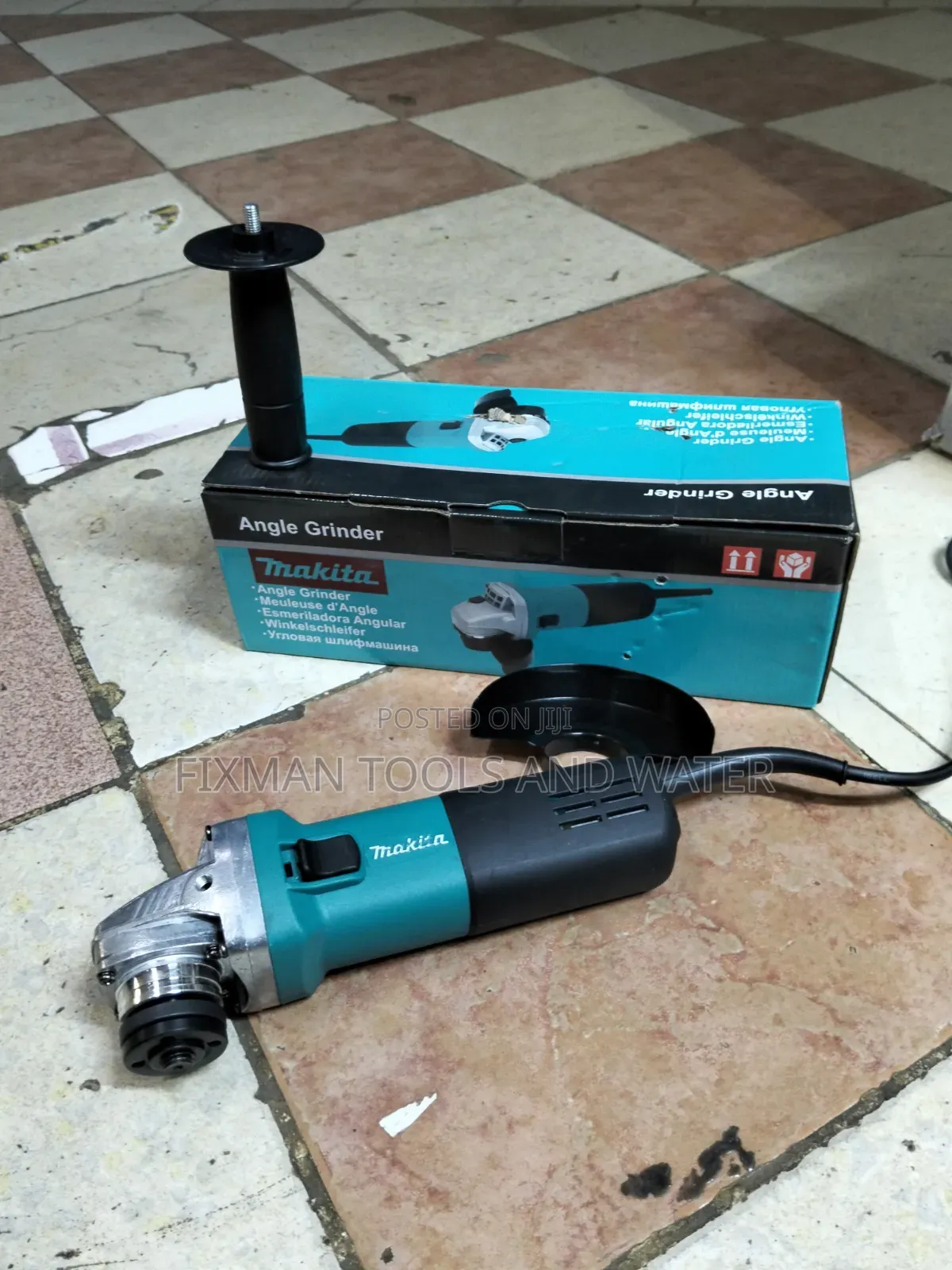 Very Powerful Makita Angle Grinder 840 Watts and Cutting Disc Set