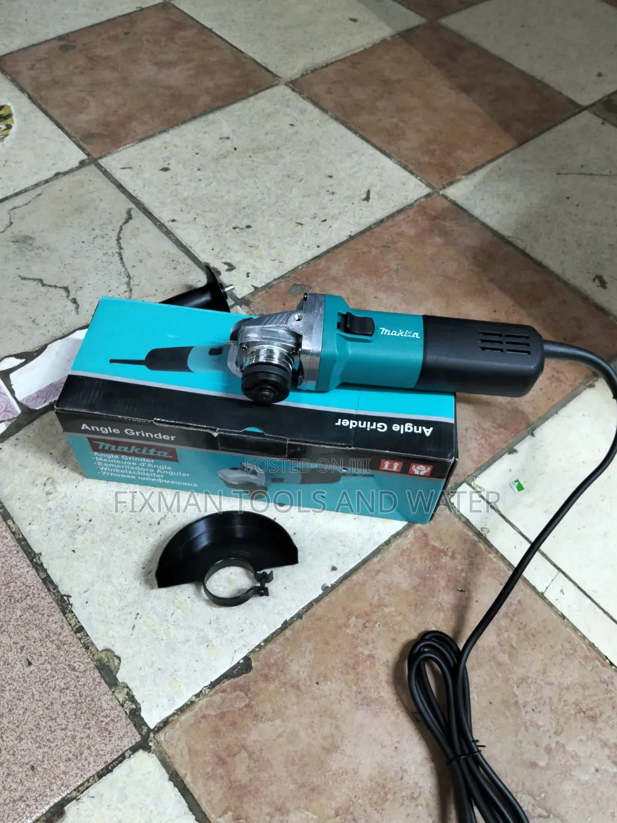 Very Powerful Makita Angle Grinder 840 Watts and Cutting Disc Set