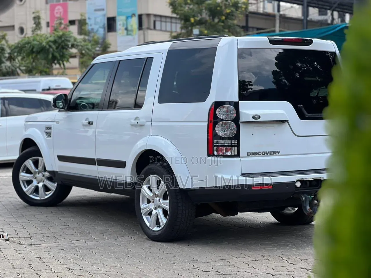 Land Rover Discovery 2014 White