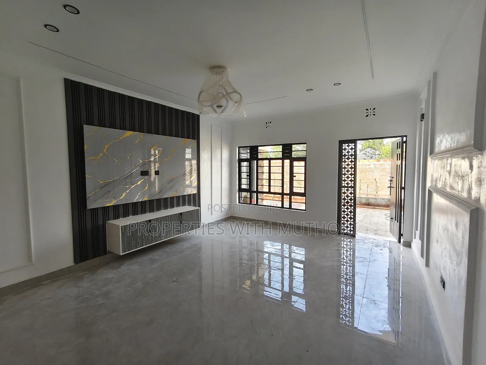 5bdrm Bungalow in Matasia for sale