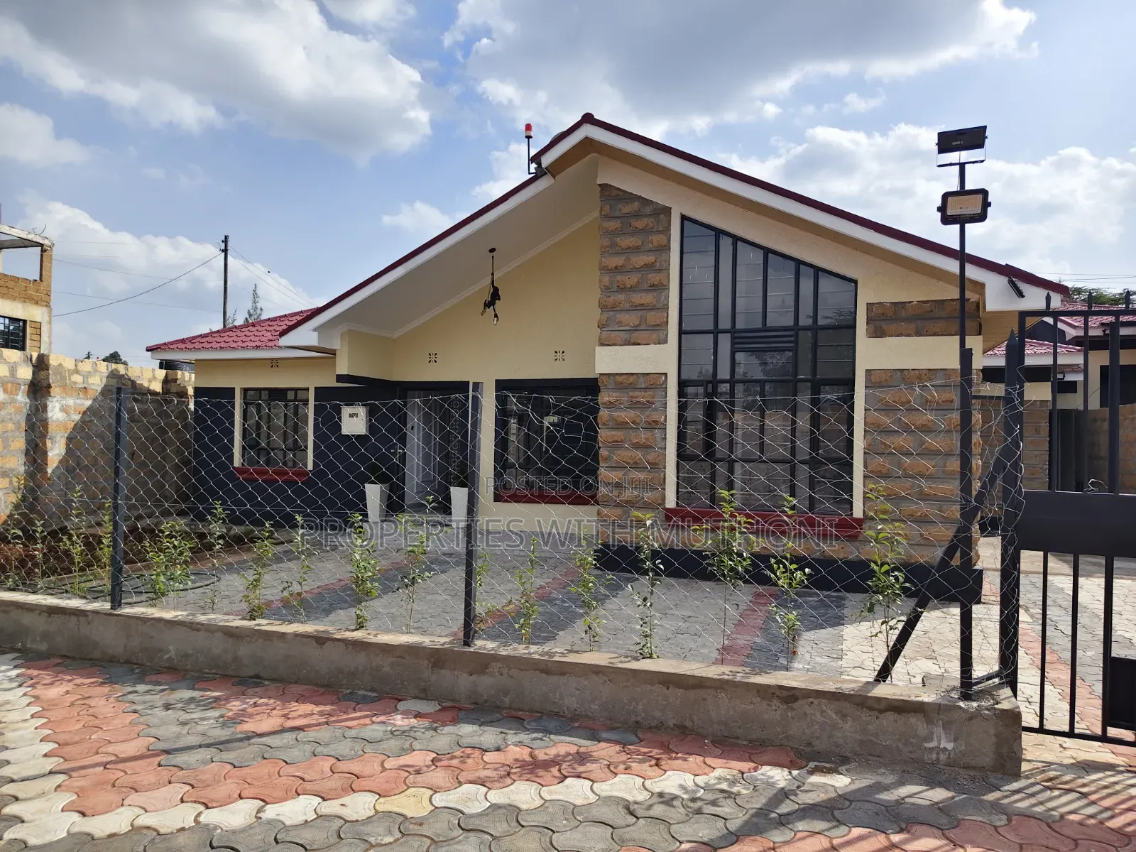 5bdrm Bungalow in Matasia for sale