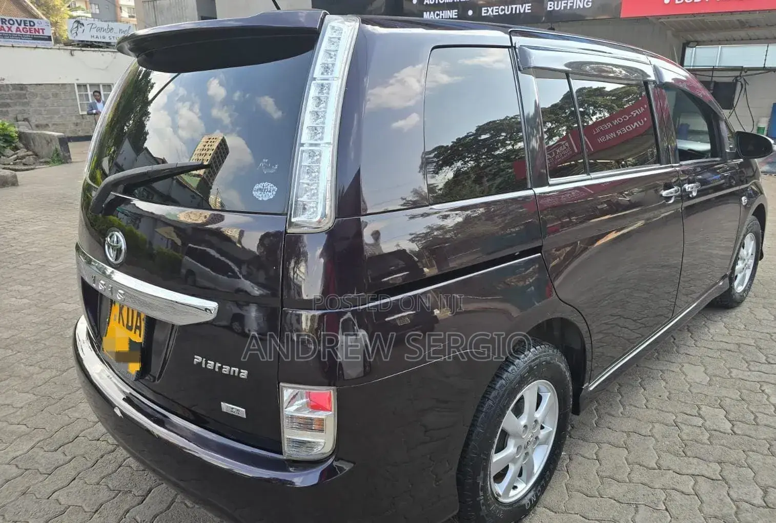 Toyota ISIS 2014 Black