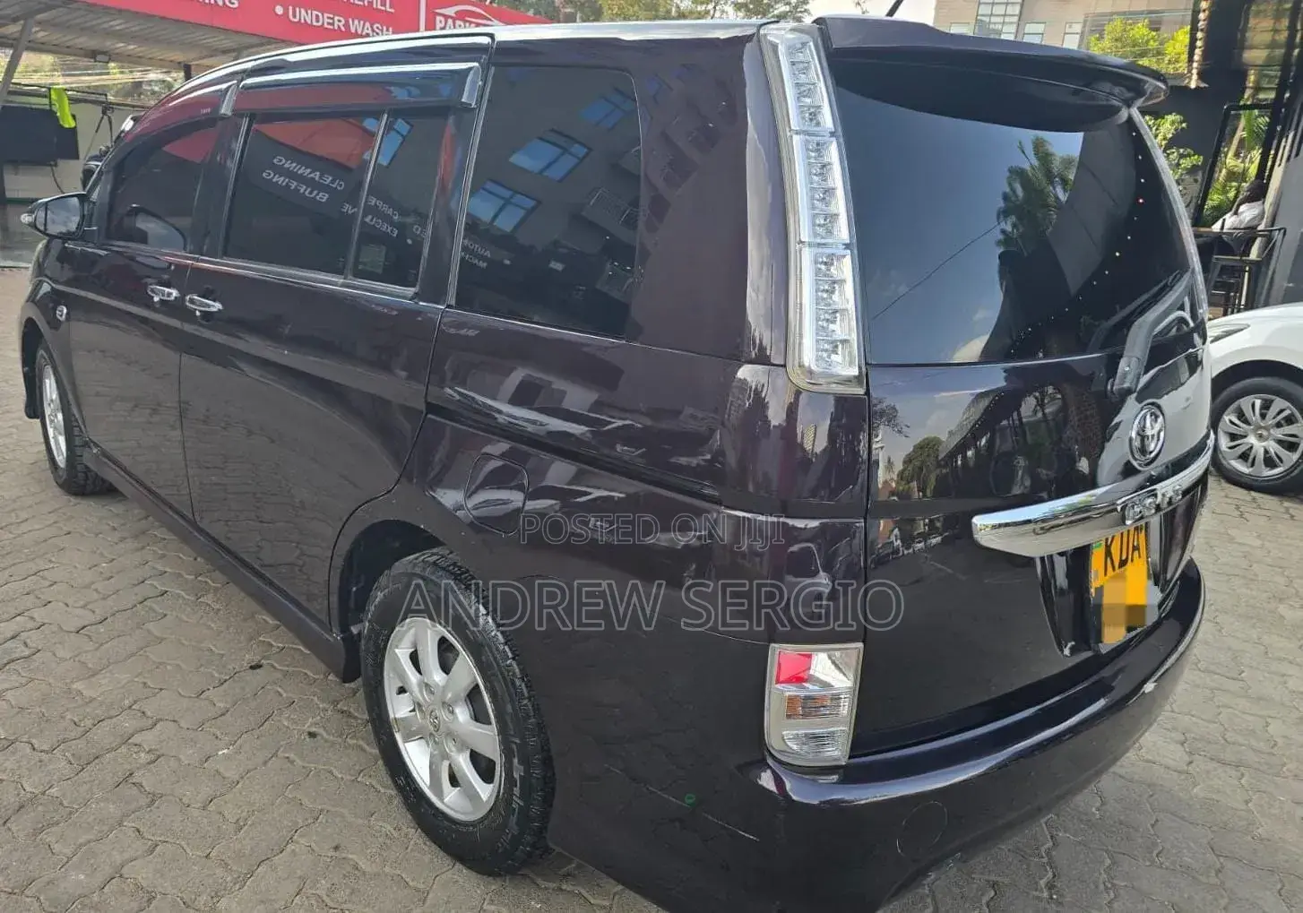 Toyota ISIS 2014 Black