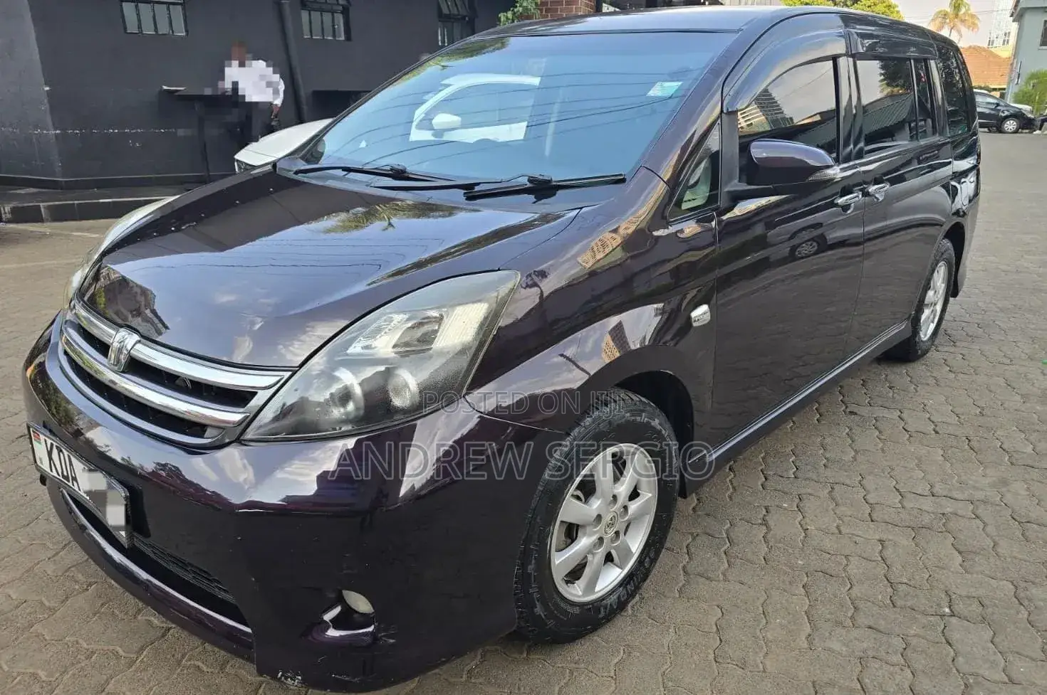 Toyota ISIS 2014 Black