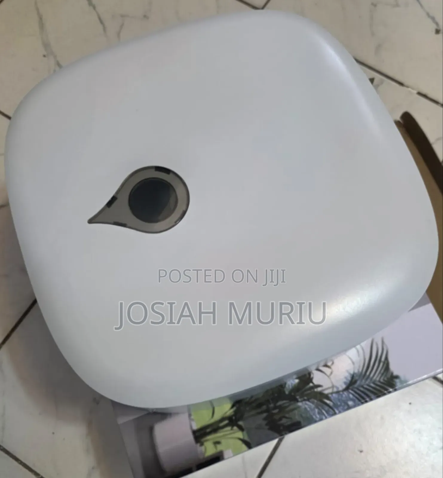 White Jumbo Tissue Holder