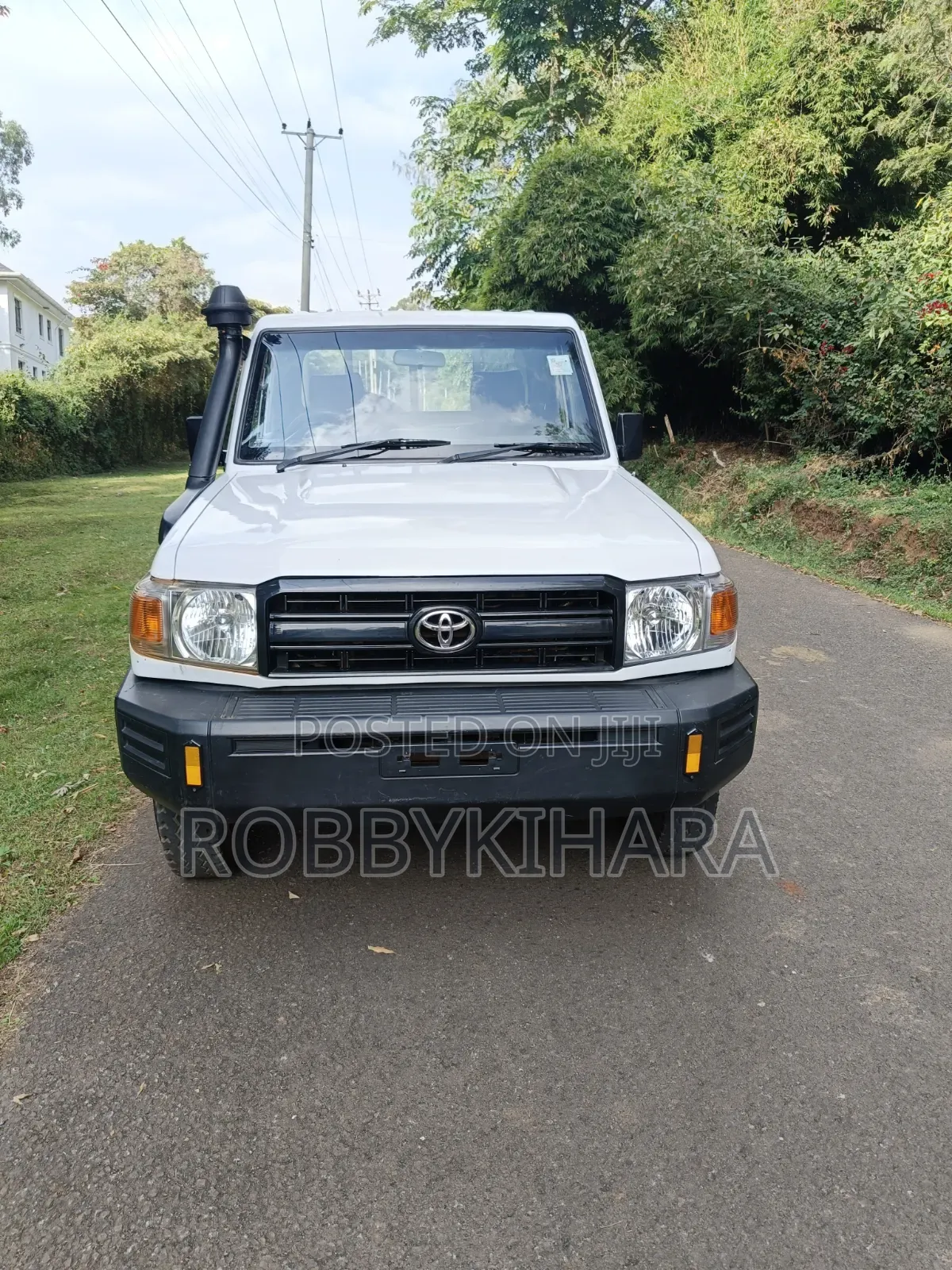 Toyota Land Cruiser 2017 White