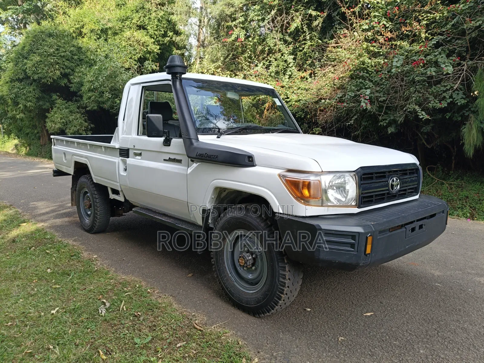 Toyota Land Cruiser 2017 White