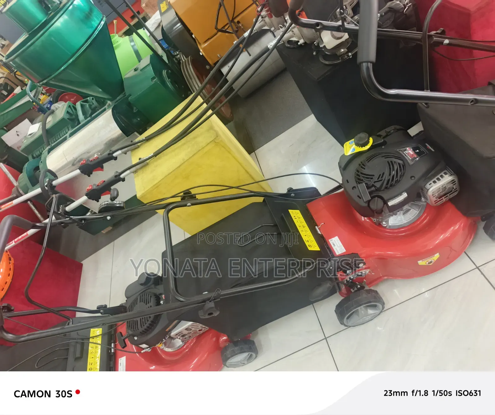 18" Briggs and Stratton Lawn Mower (Heavy Duty)