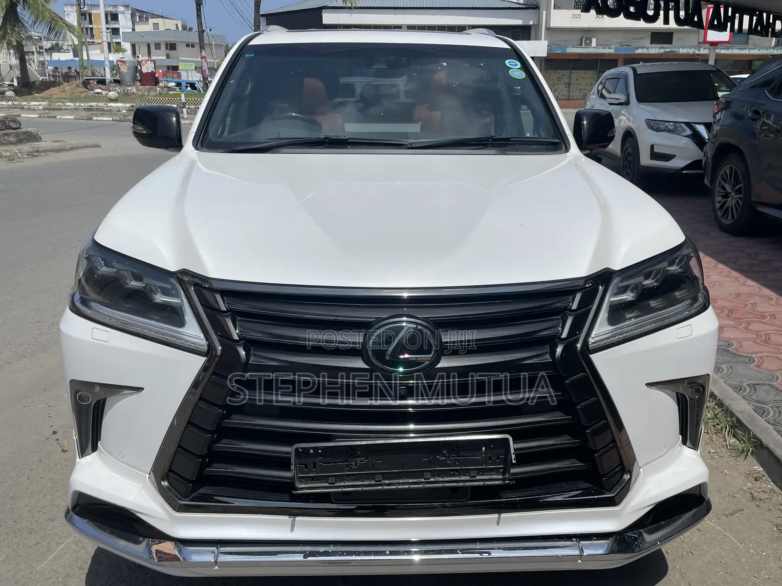 Lexus LX 570 AWD 2019 White
