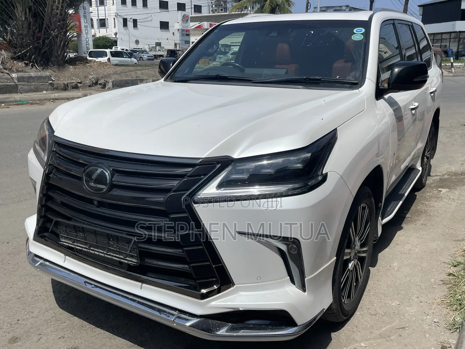 Lexus LX 570 AWD 2019 White
