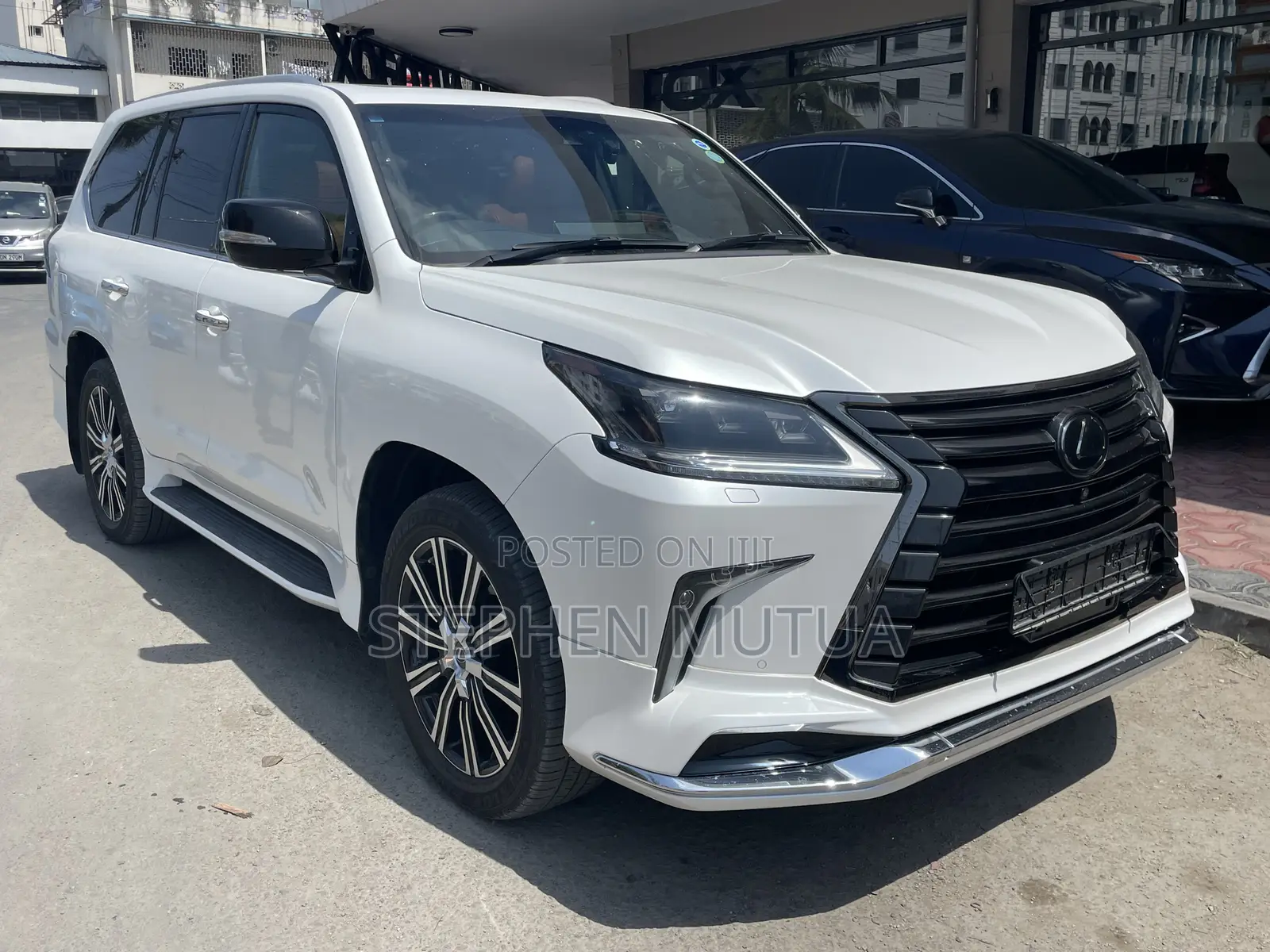 Lexus LX 570 AWD 2019 White
