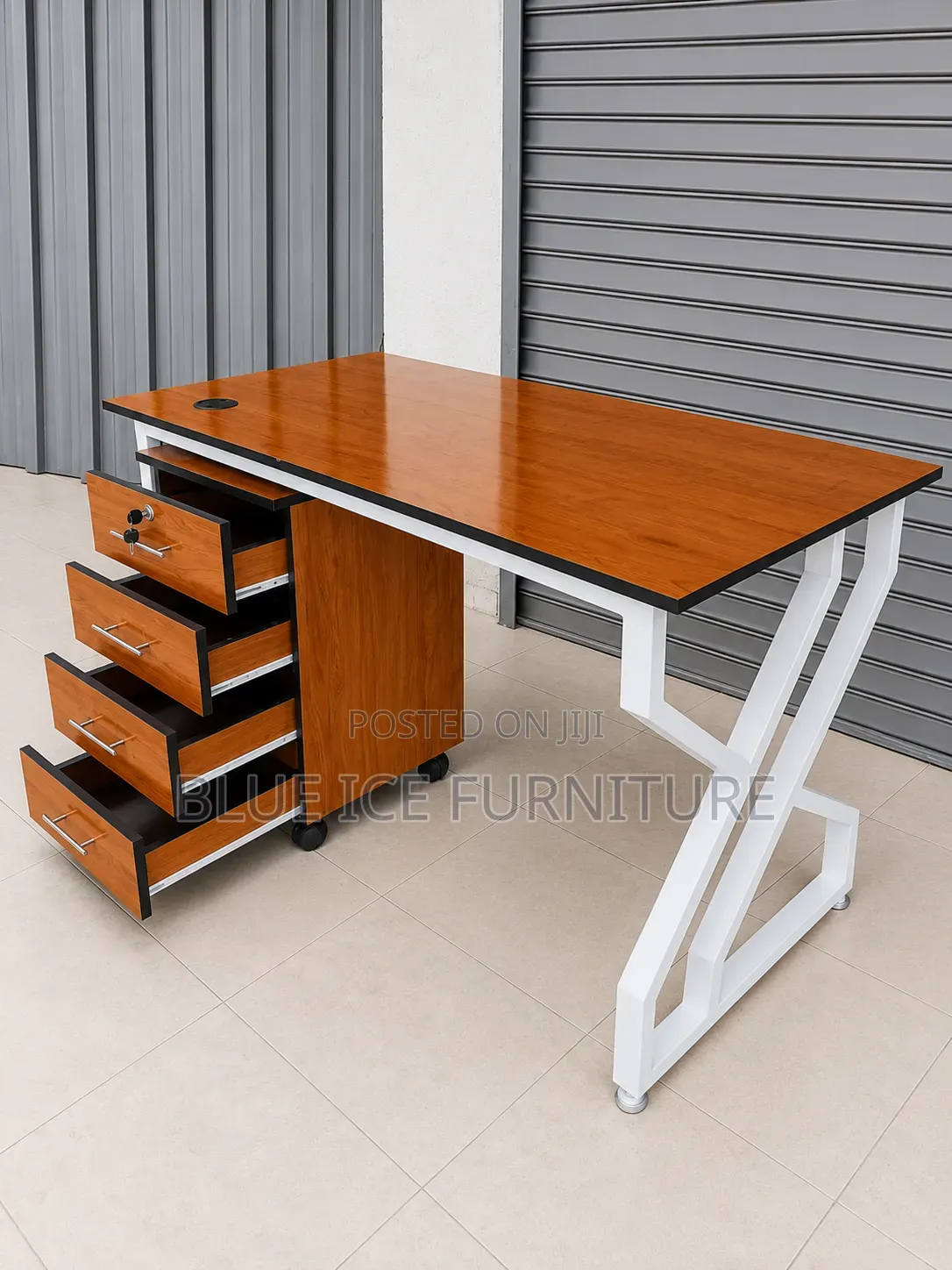 Modern Executive Office Desk With 4 Drawer Wooden Cabinets