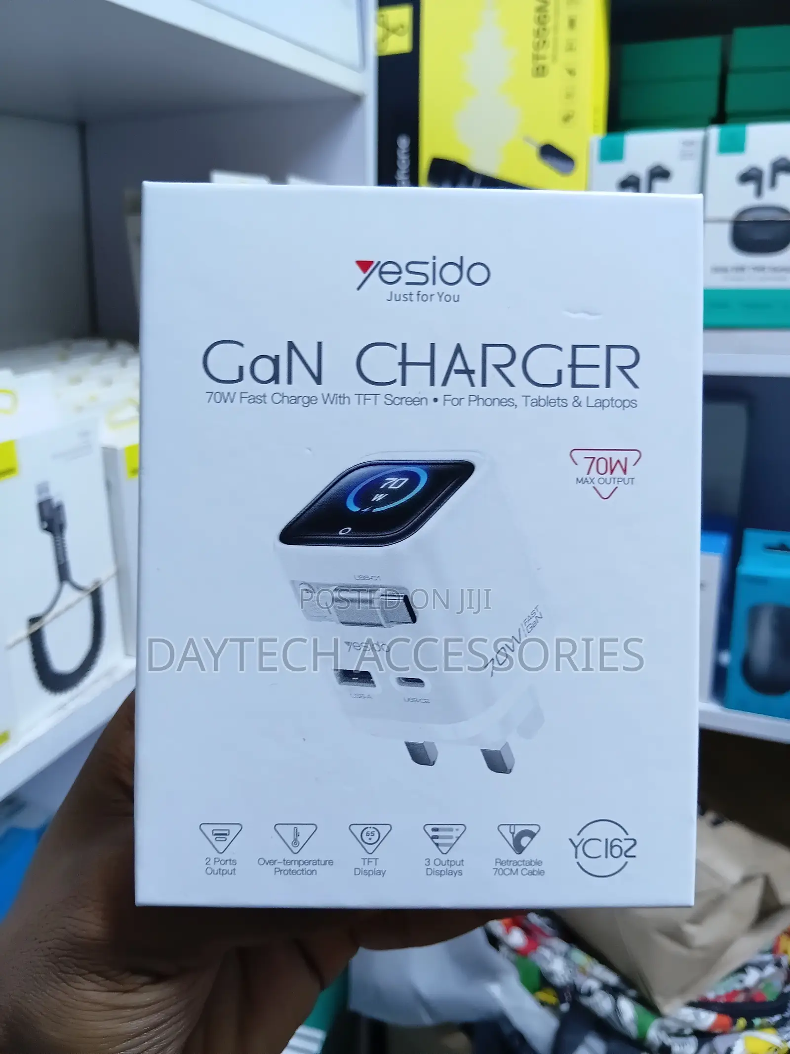 Yesido YCI62 70W GaN Fast Charger With a Built-in TFT Screen Display.