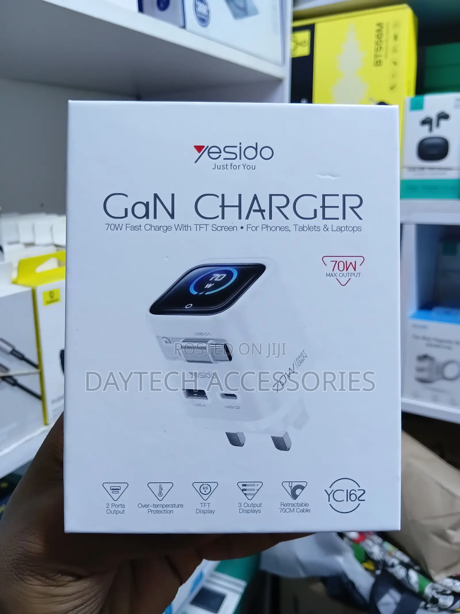 Yesido YCI62 70W GaN Fast Charger With a Built-in TFT Screen Display.