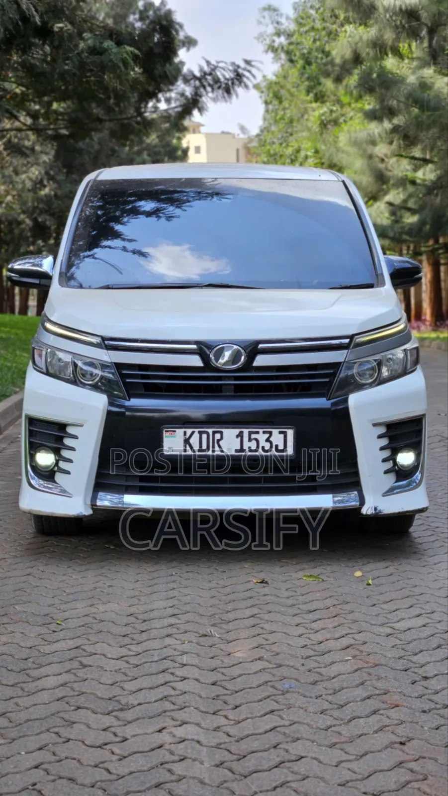 Toyota Voxy 2017 Pearl
