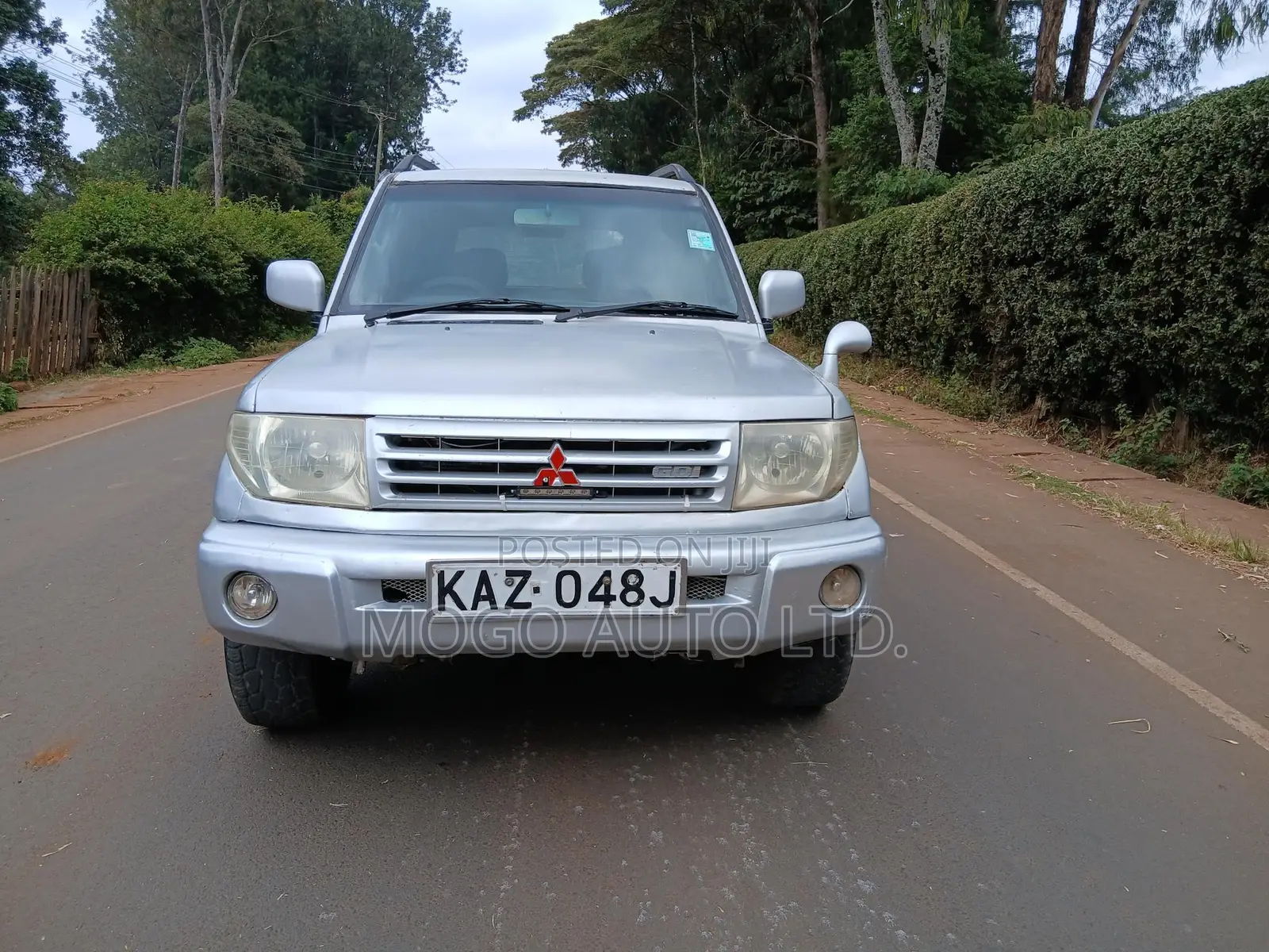 Mitsubishi Pajero 2000 Silver