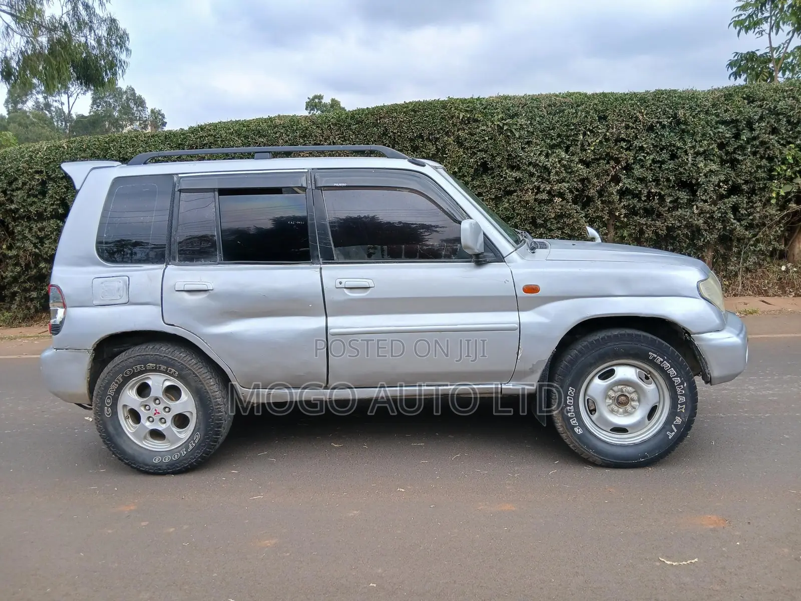 Mitsubishi Pajero 2000 Silver