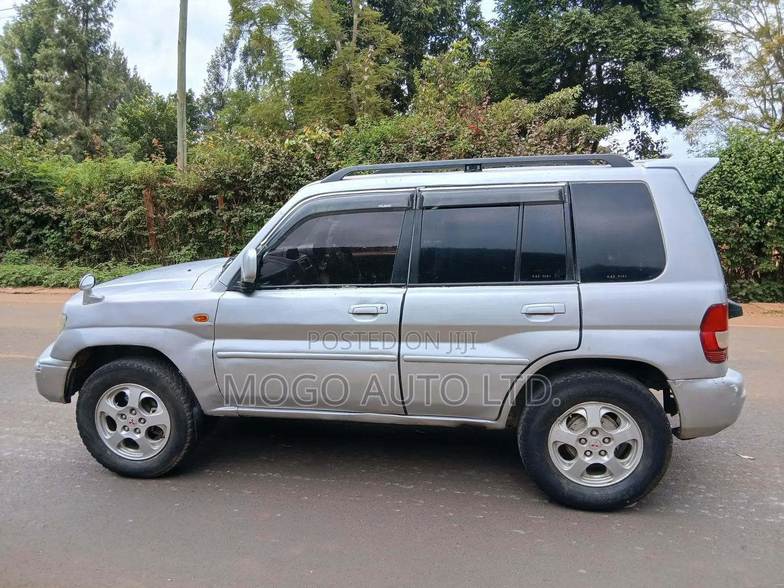 Mitsubishi Pajero 2000 Silver