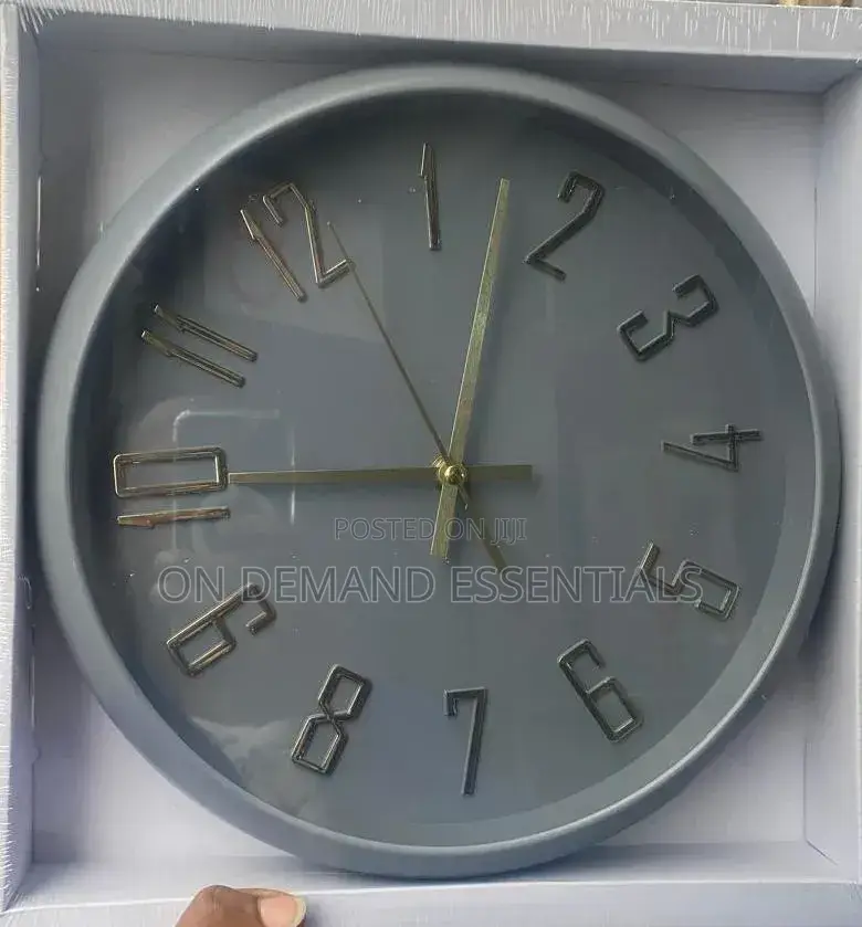 Classic Quartz Clock 30cm Modern Minimalist