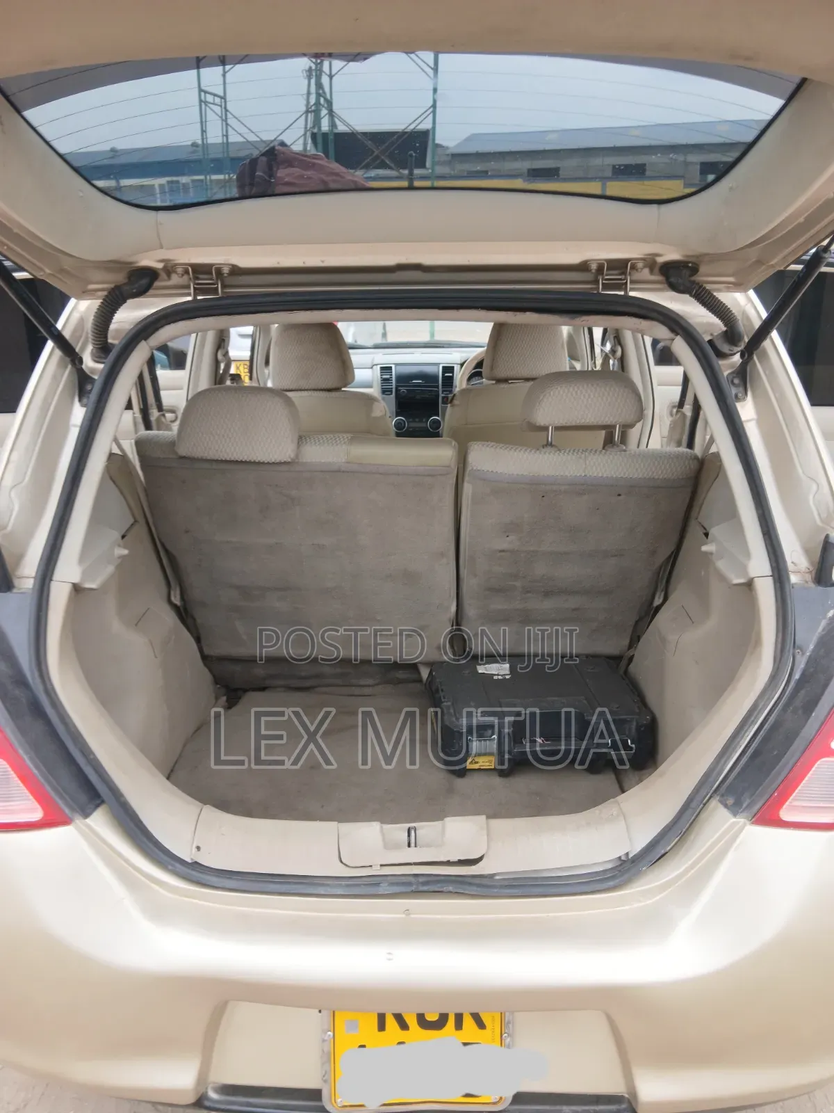 Nissan Tiida 2010 Beige
