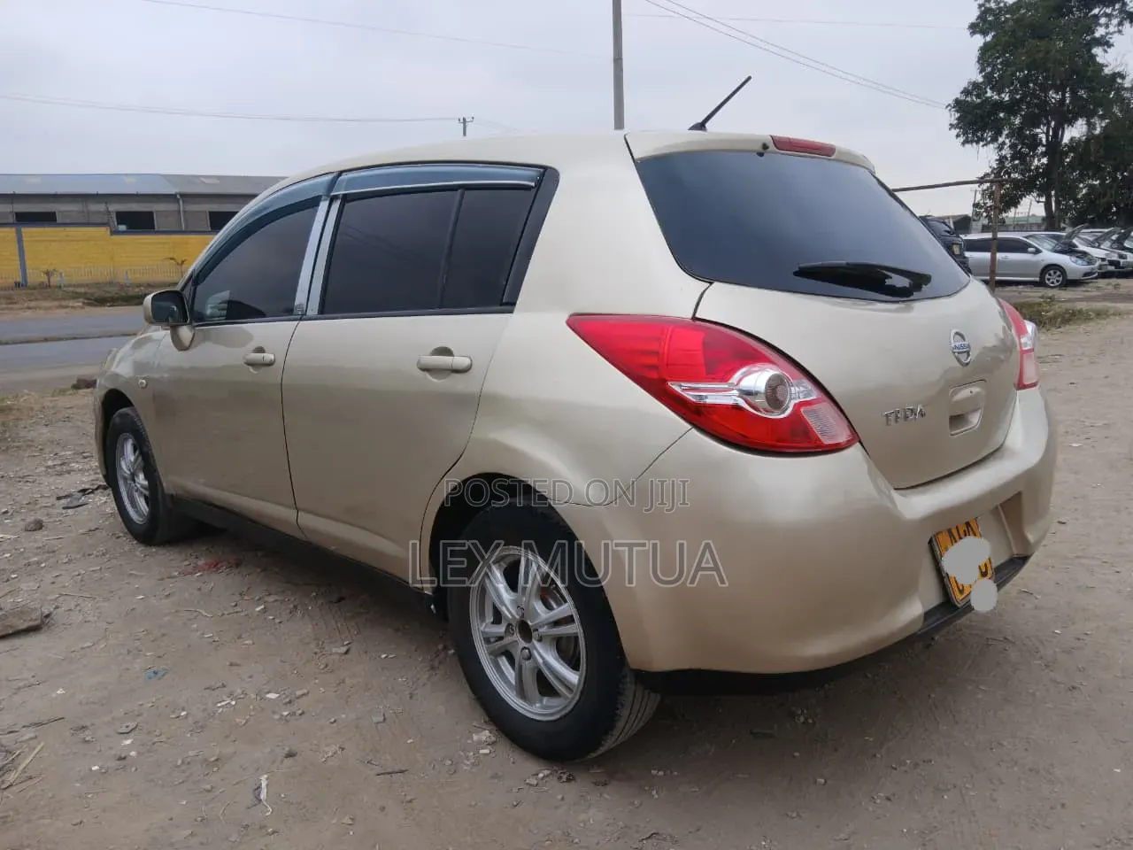 Nissan Tiida 2010 Beige