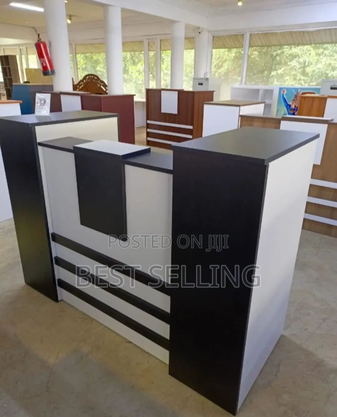 Mixed Colors 1.4m Receptionist Desk
