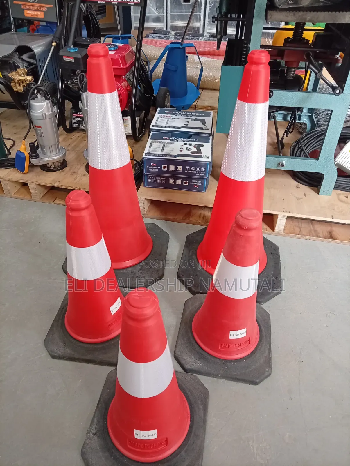 75cm Reflective PVC Traffic Cone – Ideal for Road & Site Safety