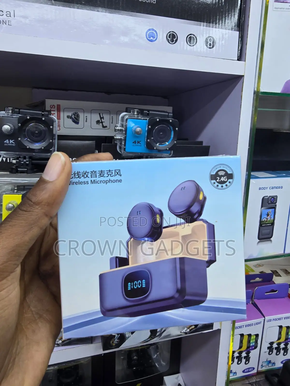 Q8 USB-C Plug Play Wireless Microphone Dual Lavalier