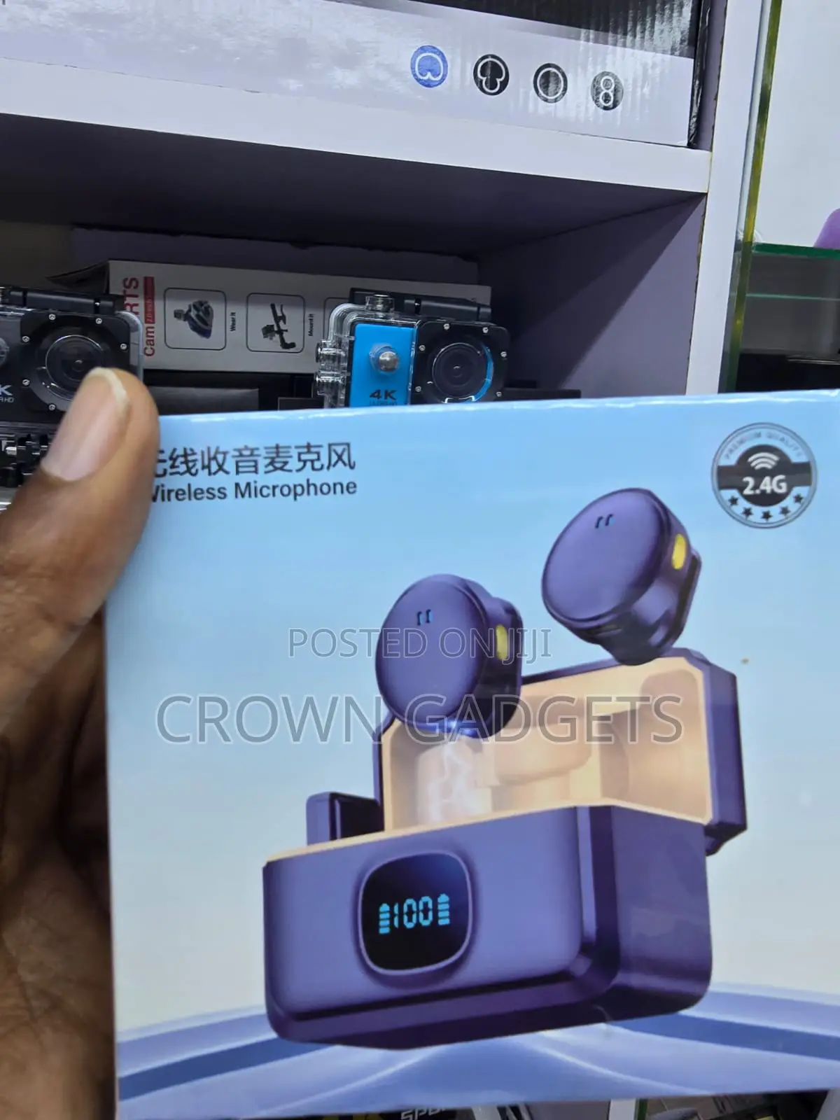 Q8 Dual USB-C Clip-on Microphone With Charging Case