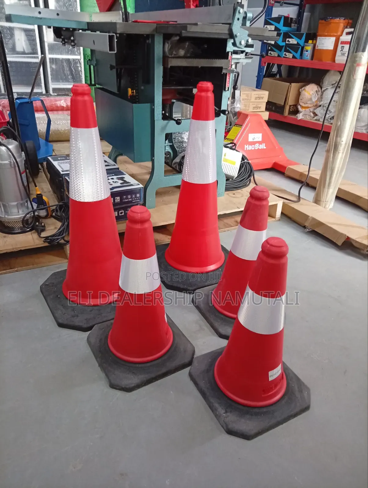 High Visibility 75cm Traffic Cone for Road Construction & Parking