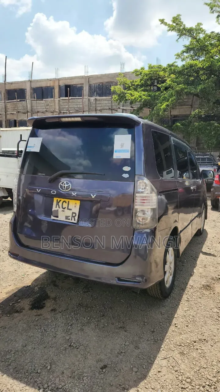 Toyota Voxy 2010 Purple