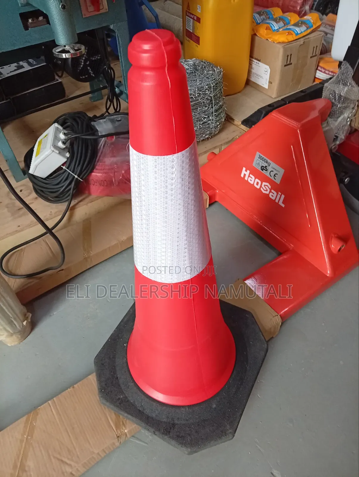 High-Quality 75cm Reflective Safety Cone With Stable Rubber Base