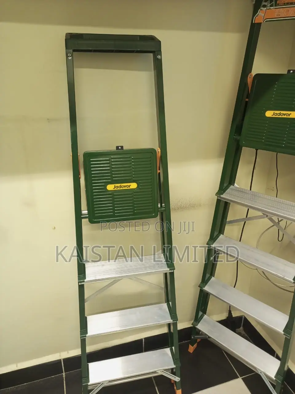 4-Step Durable Steel Folding Step Ladder With Wide Anti-Slip Pedals