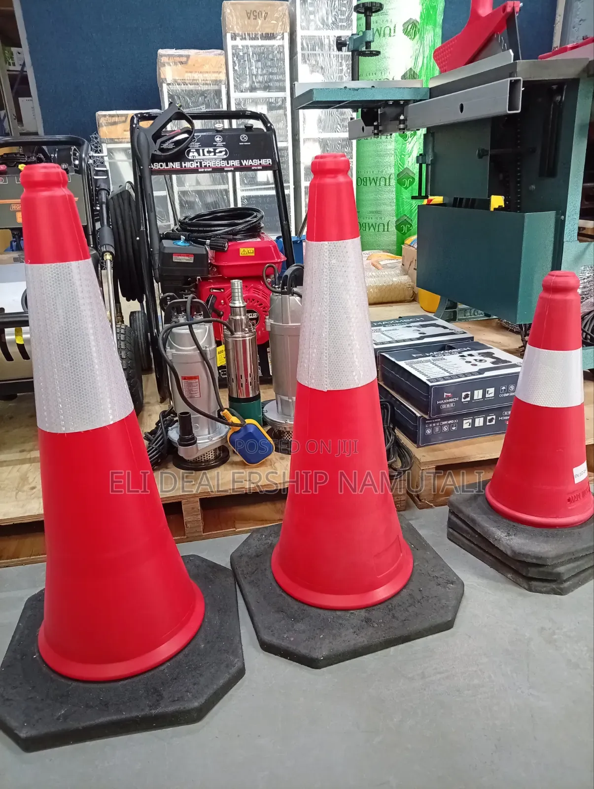 75cm Heavy Duty Reflective Traffic Cone With Rubber Base