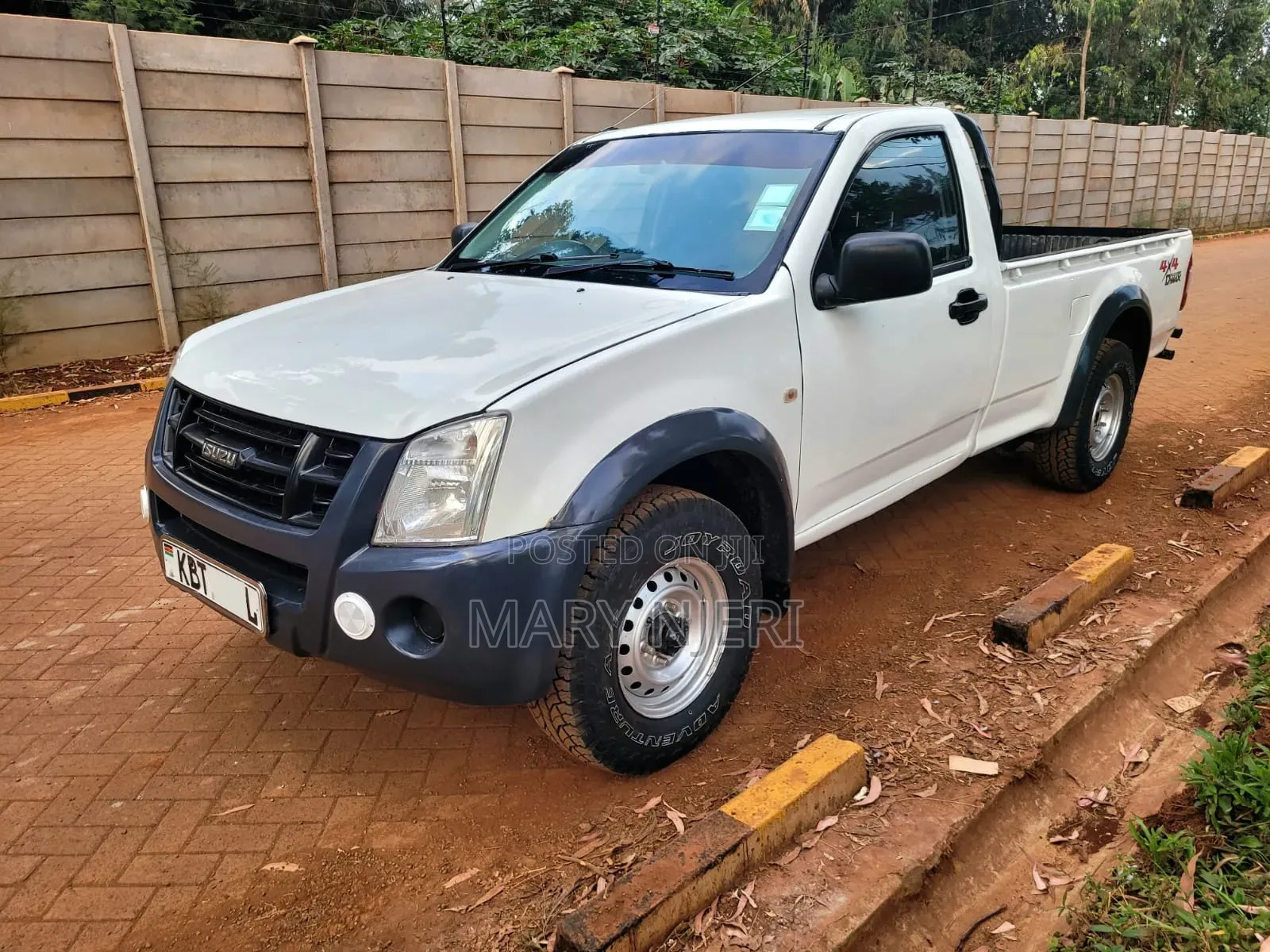 Isuzu D-MAX 2011 White