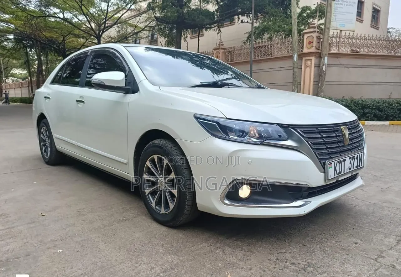 Toyota Premio 2019 Off white
