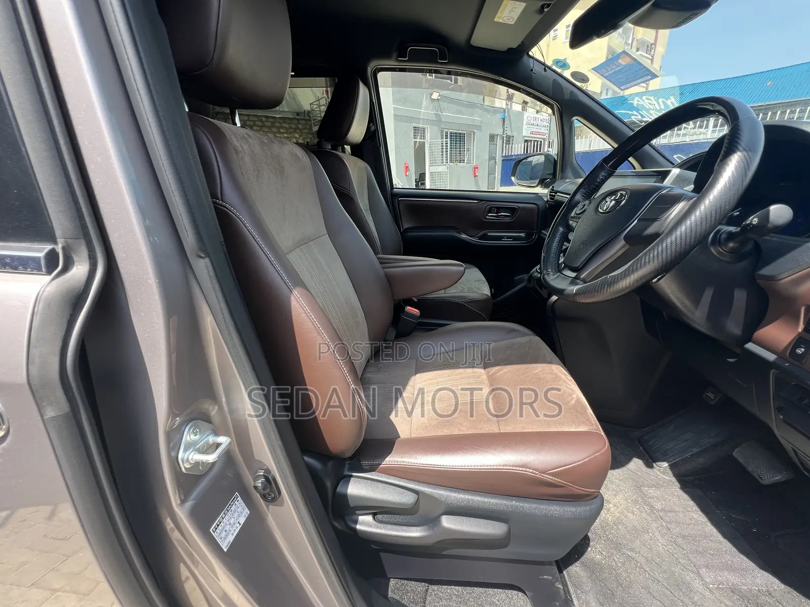 Toyota Esquire 2019 Gold