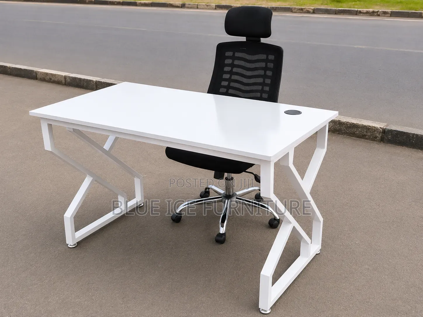 Best Working Table/Mesh Chair