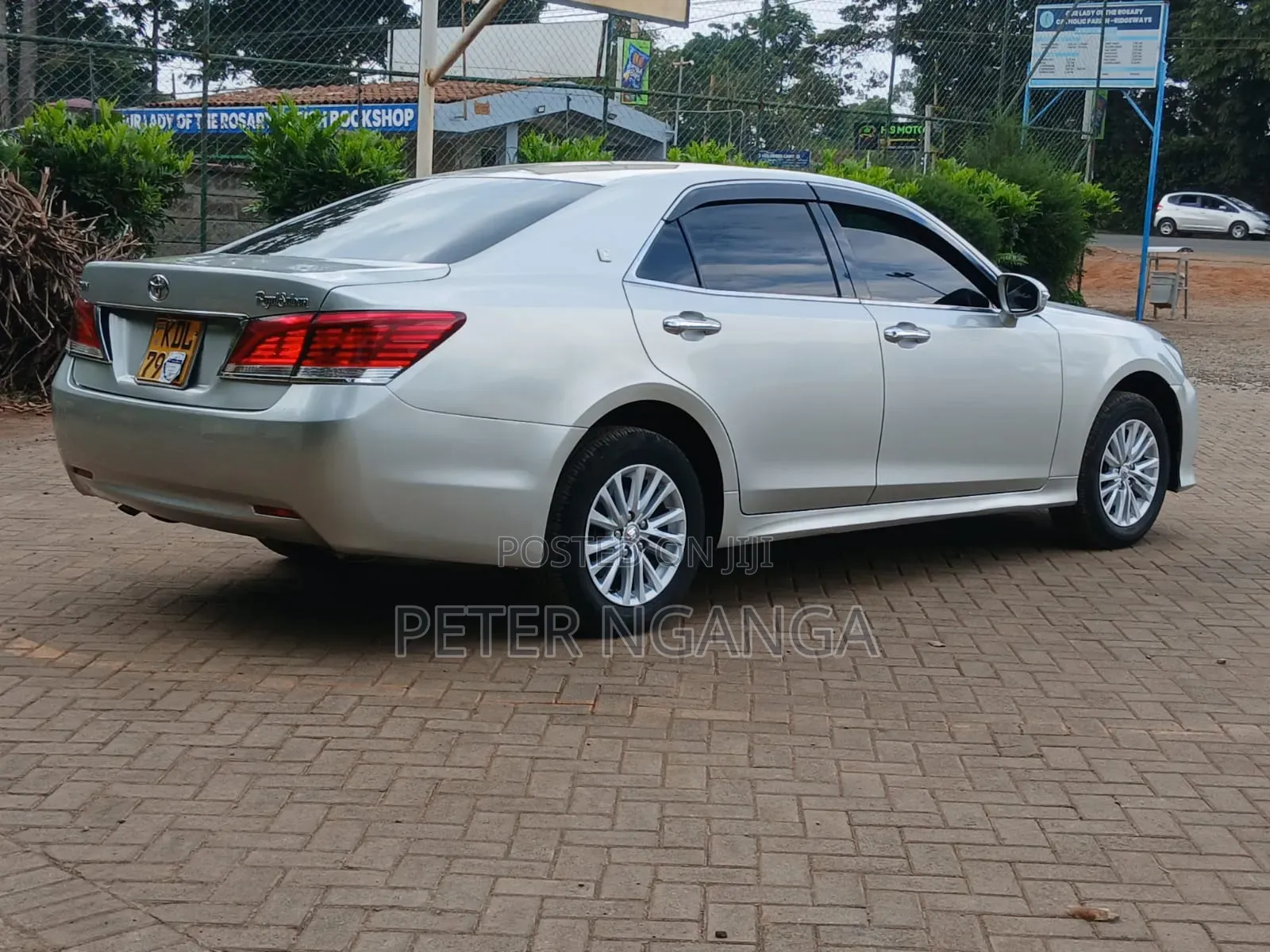 Toyota Crown 2016 Silver