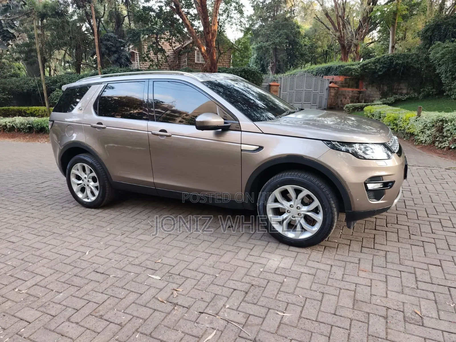 Land Rover Discovery Sport 2016 Gold