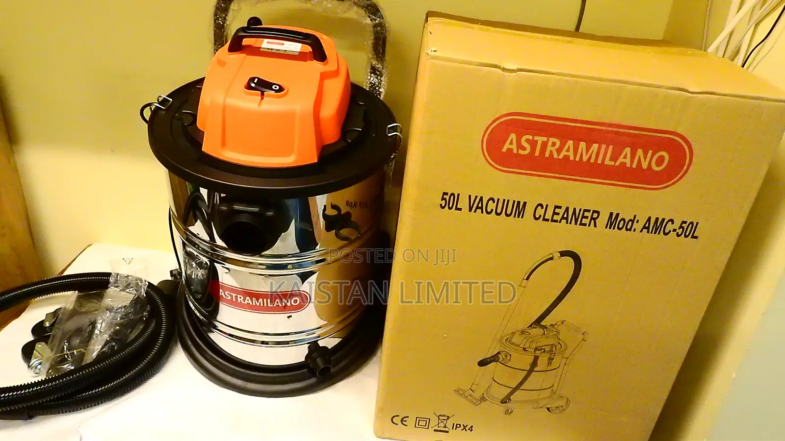 Astramilano 50-Liter Mobile Wet Dry Vacuum With Drain Port