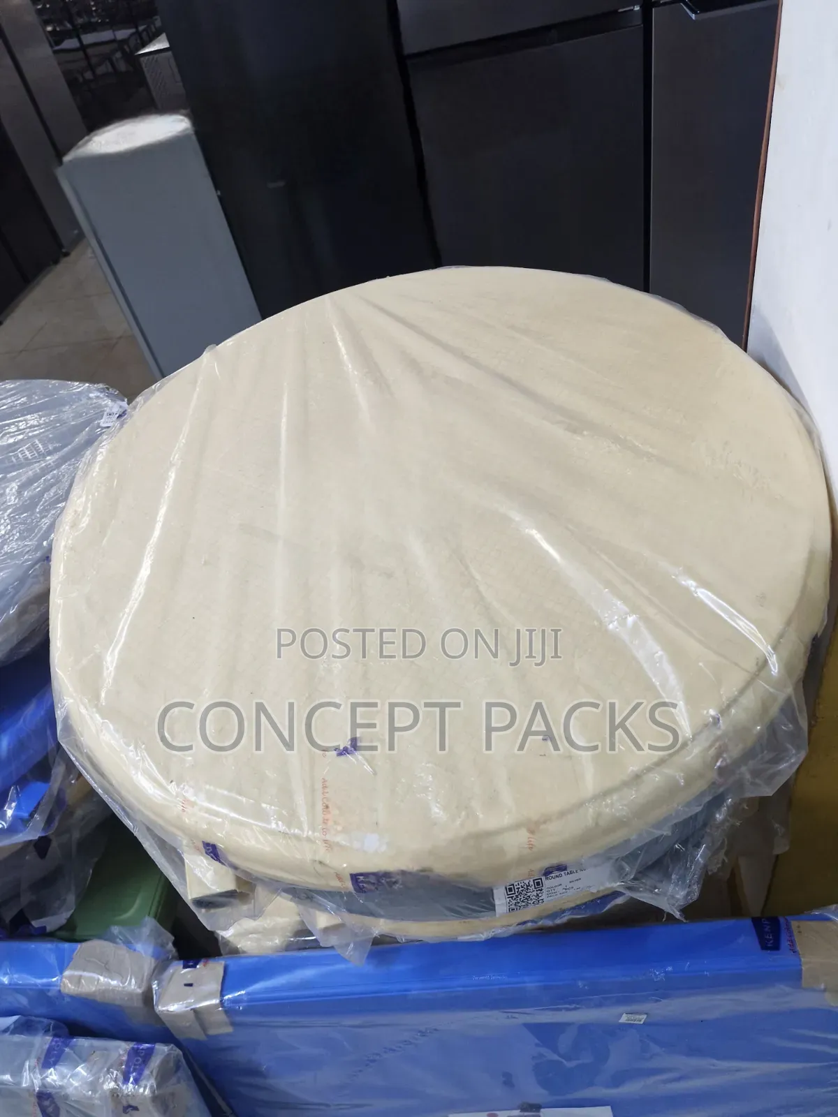 Round Moda Standard Plastic Table