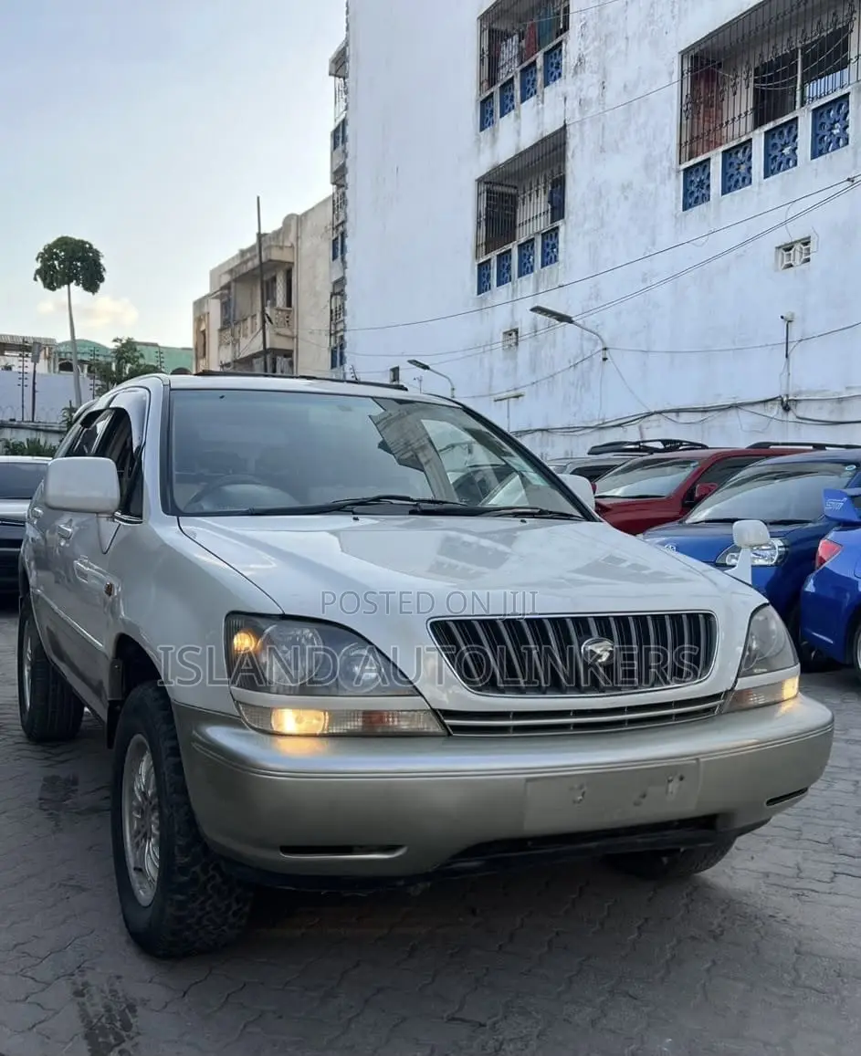 Toyota Harrier 3.0 V6 2002 White